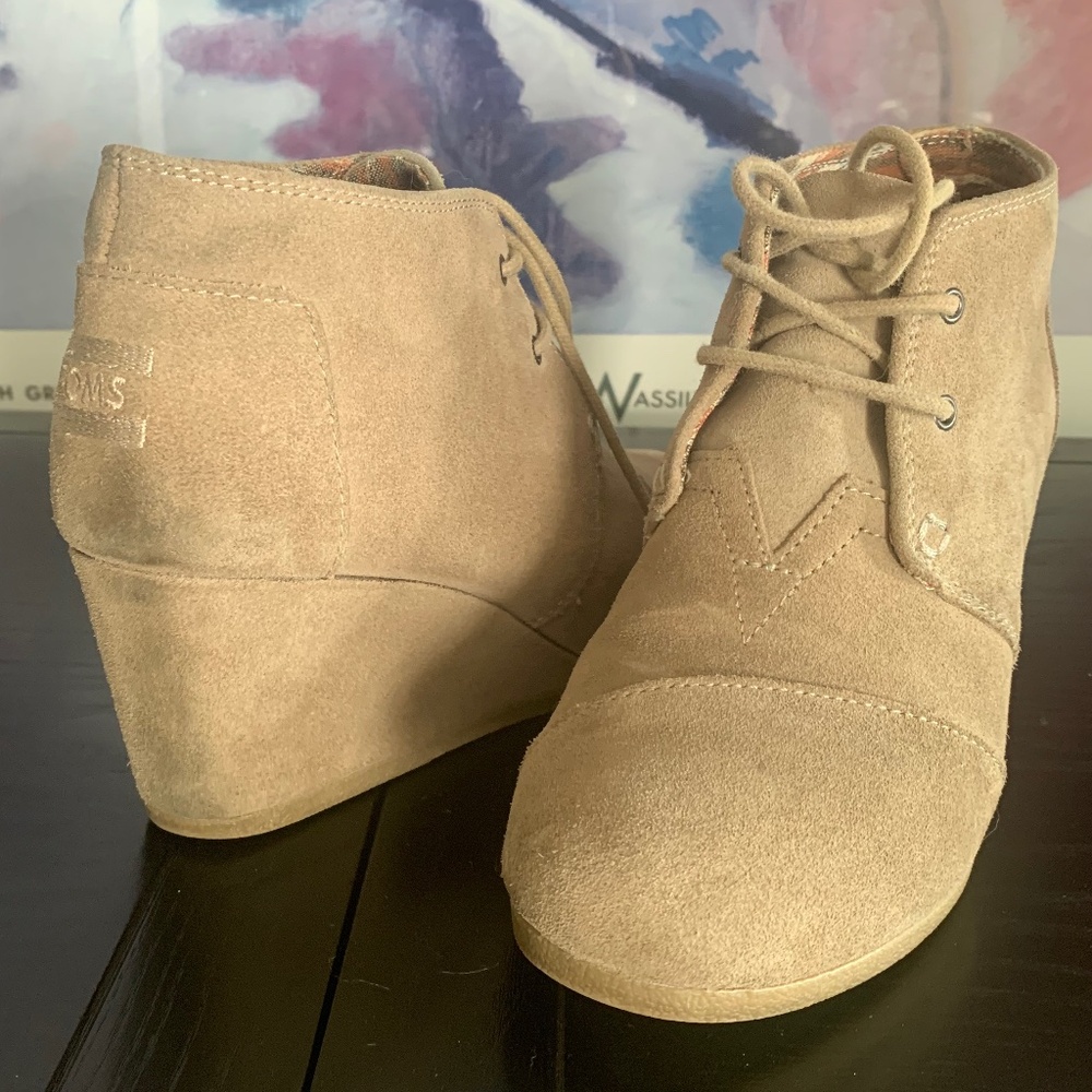 TOMS Kala Desert Wedge Bootie Suede Size 8